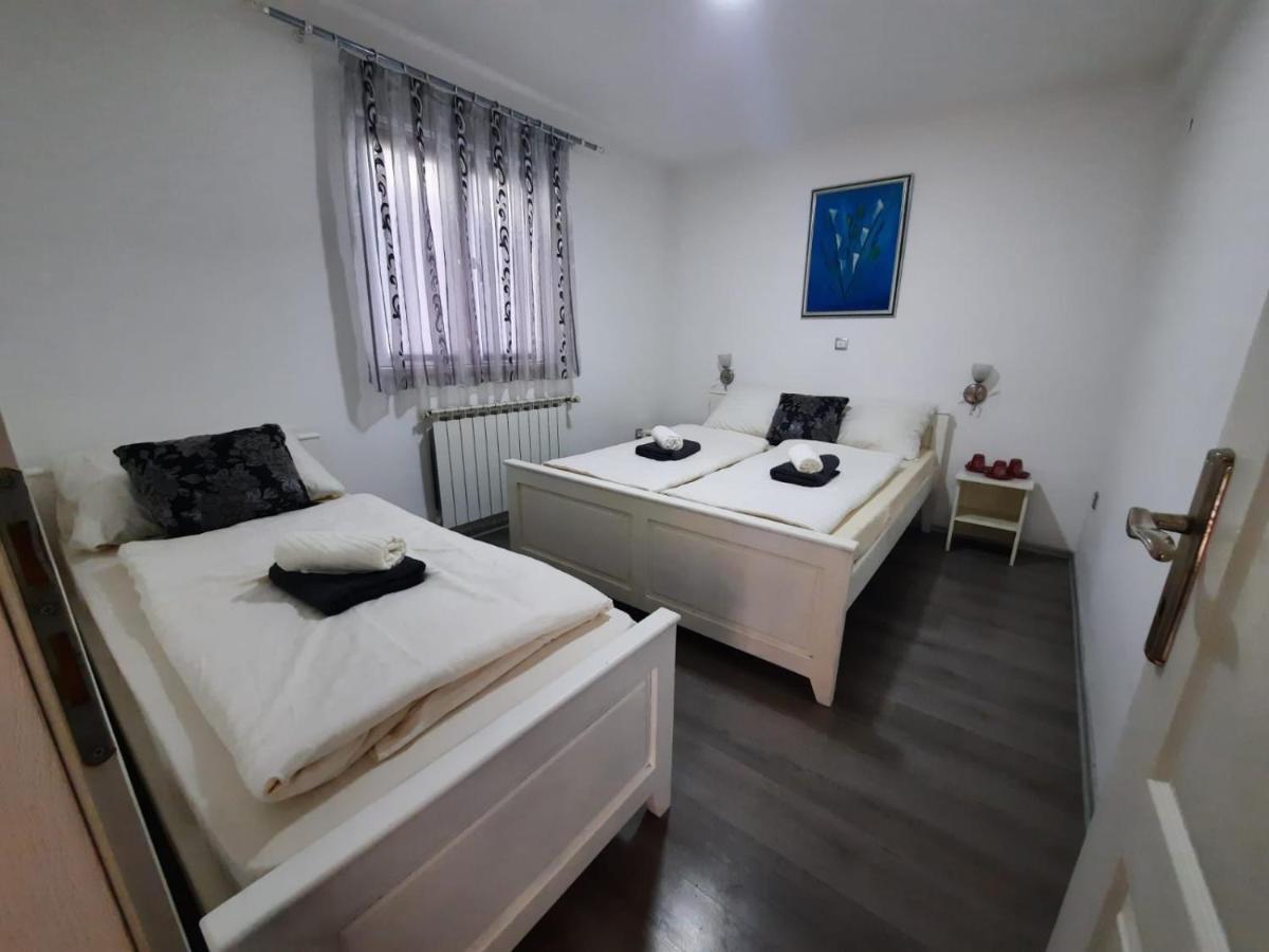 Filip Hotel Korenica Exterior foto